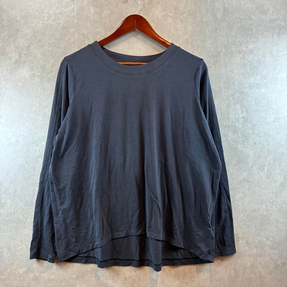 Athleta Women's Grey and Black Shirt